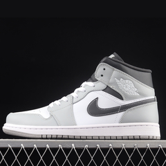 Nike Air Jordan 1 Mid OG Smoke Grey na internet