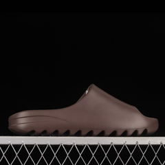 Adidas Yeezy Slide Soot na internet