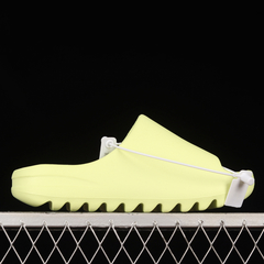 Adidas Yeezy Slide 2022 Green Glow na internet