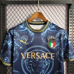 Uniforme Itália By Versace na internet