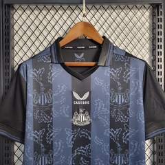 Uniforme Newcastle United Especial 130 anos na internet