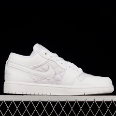 Nike Air Jordan 1 Low SE Quilted Triple White na internet