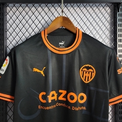 Uniforme Valência Third na internet