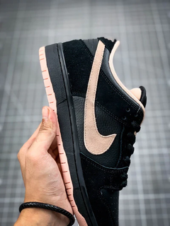 Nike SB Dunk Low Coral na internet