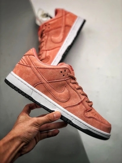 Nike SB Dunk Low Pink Pig na internet