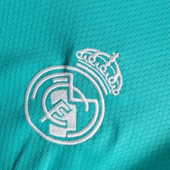 Uniforme Real Madrid Conference 21-22 na internet