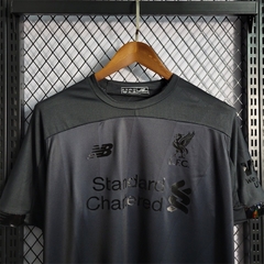 Uniforme Liverpool All Black na internet