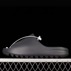 Adidas Yeezy Slide Onyx na internet