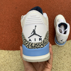 Nike Air Jordan 3 Retro UNC na internet