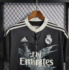 Uniforme Madrid Retro Titular 2015 na internet