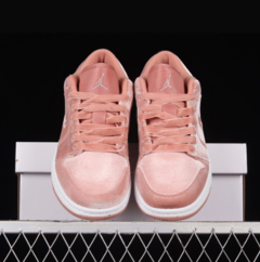 Nike Air Jordan 1 Low SE Pink Velvet 2023 na internet