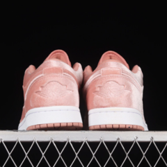 Nike Air Jordan 1 Low SE Pink Velvet 2023 na internet