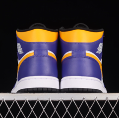 Nike Air Jordan 1 Mid Lakers na internet