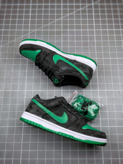 Nike SB Dunk Low OG Black Pine Green 2020 na internet