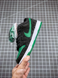 Imagem do Nike SB Dunk Low OG Black Pine Green 2020