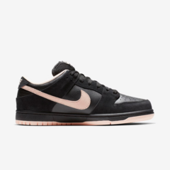 Nike SB Dunk Low Coral