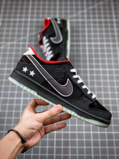 Nike SB Dunk Low League Of Legends na internet