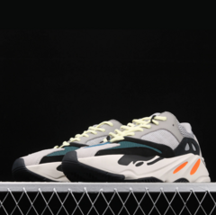 Adidas Yeezy Boost 700 Wave Runner na internet