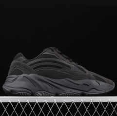 Adidas Yeezy Boost 700 V2 Dark Vanta na internet