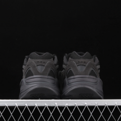 Adidas Yeezy Boost 700 V2 Dark Vanta - comprar online