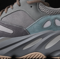 Imagem do Adidas Yeezy Boost 700 Steel Blue