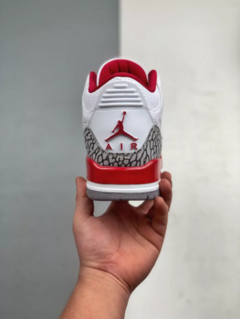 Nike Air Jordan 3 OG Red Cardinal na internet