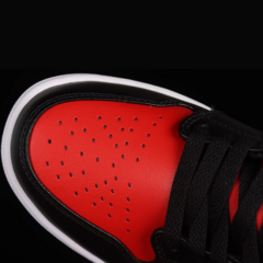 Nike Air Jordan 1 Mid Bred na internet