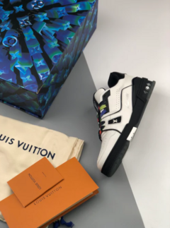 Louis Vuitton Trainer Fade na internet