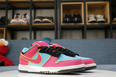 Nike SB Dunk Low Sra. Pacman (2022) na internet