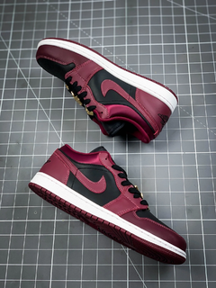 Nike Air Jordan 1 Low SE Dark Beetroot na internet