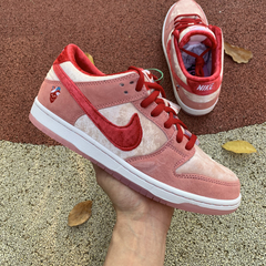 Nike SB Dunk Low StrangeLove Skateboards - comprar online