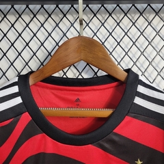 Uniforme Flamengo Titular Feminino 21-22 na internet