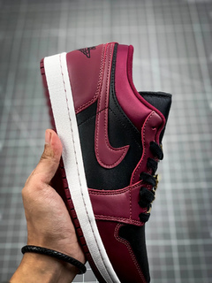 Nike Air Jordan 1 Low SE Dark Beetroot na internet