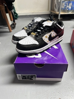 Nike SB Dunk Low Supreme Stars Black (2021) na internet