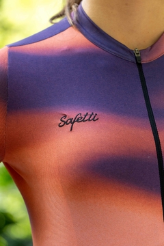 JERSEY CICLISMO SAFETTI CRIMSON MUJER (114 USD) - KIWINNER