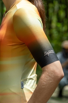 JERSEY CICLISMO SAFETTI GOLDHOUR MUJER MANGA CORTA (114 USD) - comprar online