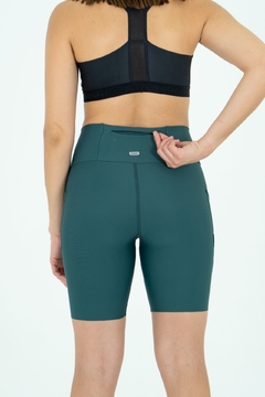 Imagen de SHORT TITÁN PARA ENTRENOS, RUNNIG TREIKING COLOR ESMERALDA SAFETTI MUJER (68USD ) no se transparenta