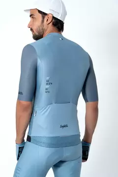 JERSEY SAFETTI SEMPLICITÁ AZUL POLVO HOMBRE (114 USD) - KIWINNER