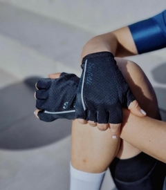 GUANTES SAFETTI MODELO NERO ESSENZIALES UNISEX (37 USD)