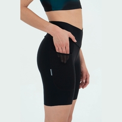 SHORT DE ENTRENOS RUNNIG TREK GYM SAFETTI TITÁN COLOR NEGRO (USD68) no se transparenta en internet