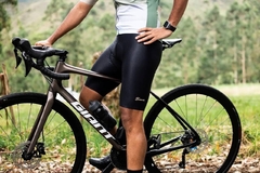 CALZA DE CICLISMO ELEVEN ULTRA SIN COSTURA NEGRA HOMBRE 9 HRS (108 USD) - tienda online