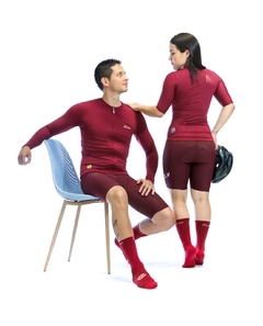 CALZA CICLISMO ELEVEN ESTELAR SIN COSTURA VINO T. HOMBRE 6HRS (92 USD)