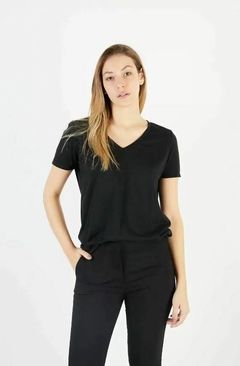 Remera básica V #R14 - Kleid