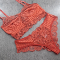 Conjunto com Arco Tule Listrado e Renda - C9325