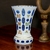 Vaso em cristal overlay azul com motivo floral - 19cm