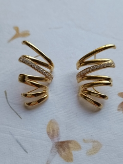 Brincos ZigZag Dourado com Zircônias