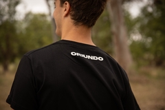 Remera Essentials Negra - oriundo