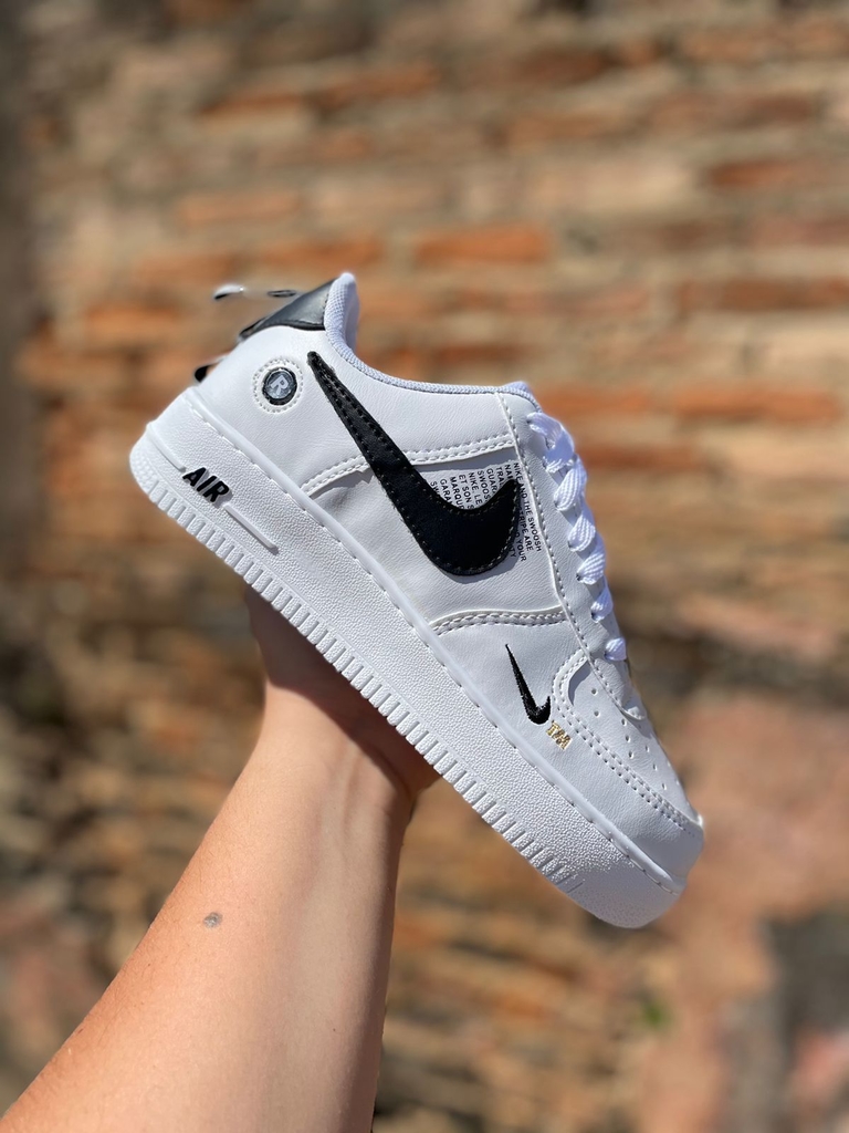 Tênis Nike Air Force Preto/Branco Camurça