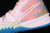 KYRIE 7 GS 1 WORLD 1 PEOPLE CHERRY BLOSSOM - Estilo Boleiro