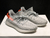 Adidas Originals Yeezy Boost 350 V2 "Tail Light" na internet